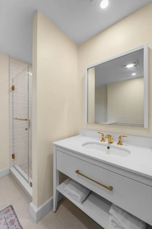 Photo of 5 Beacon St