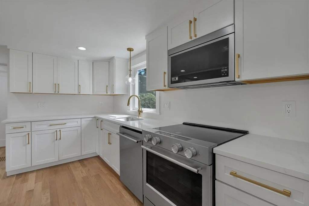 Photo of 10 Briggs Ln