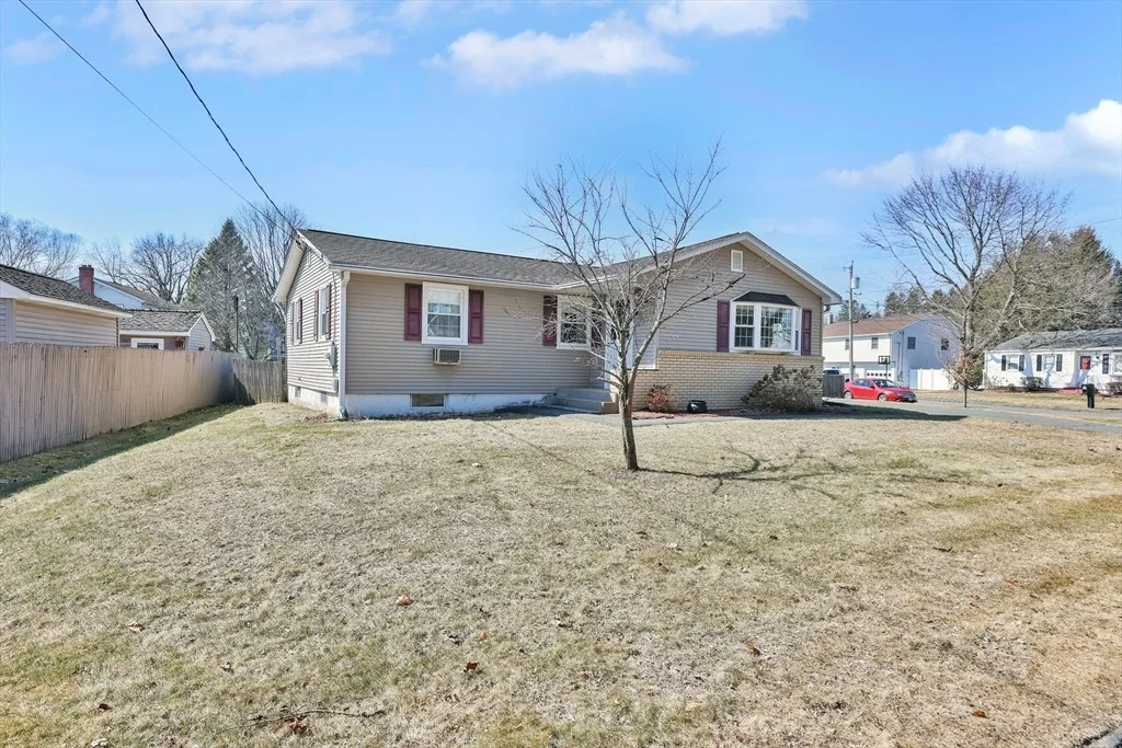 Photo of 380 Old Field Rd
