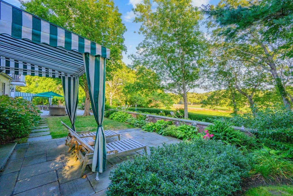 Photo of 245 North Bay Road