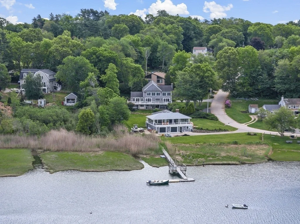 Photo of 102 Riverside Circle