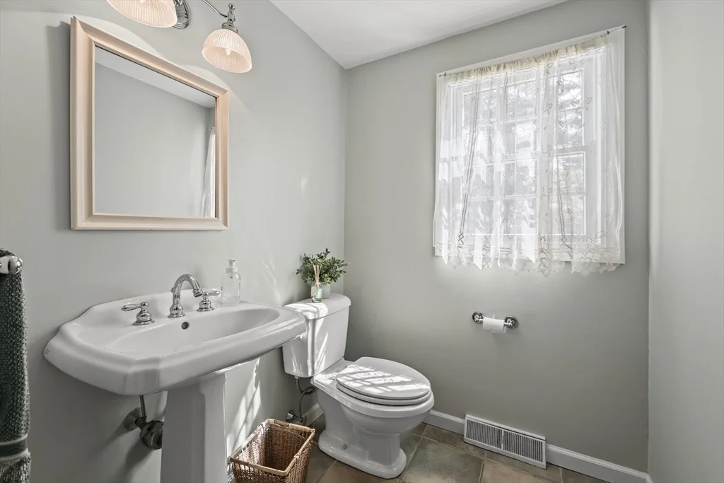 Photo of 9 Metacomet Road