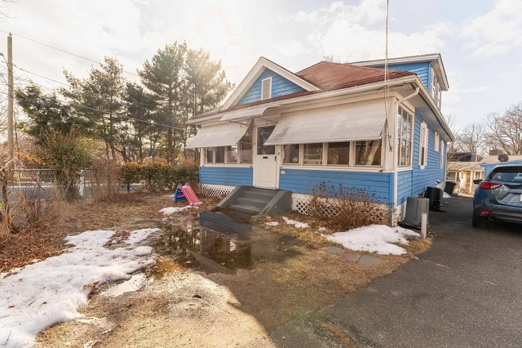 Photo of 112 Lyons St
