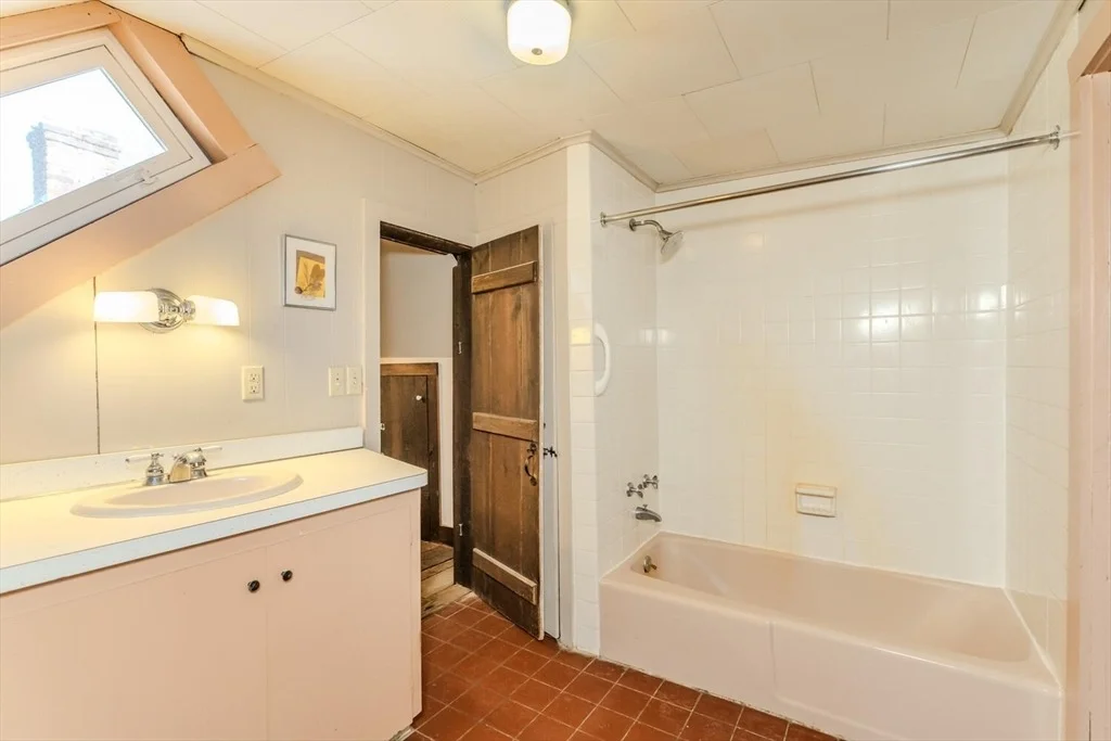 Photo of 111 Amherst Rd