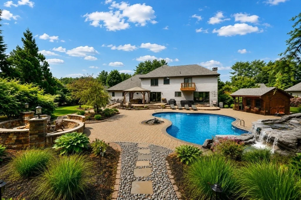Photo of 56 Cardinal Ln