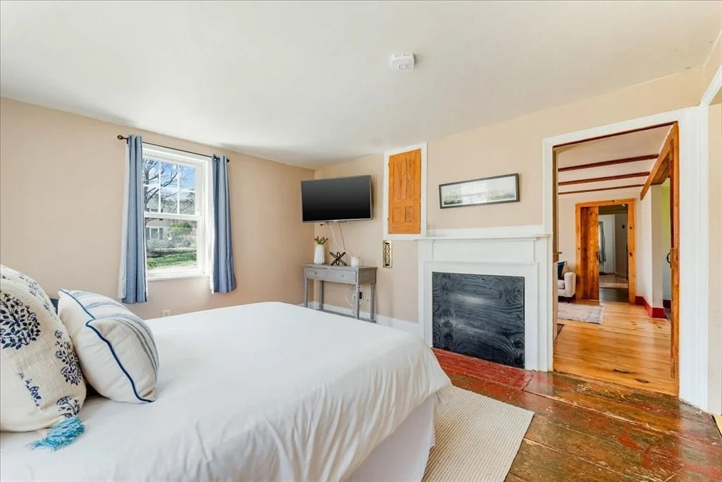 Photo of 1359 Broadway