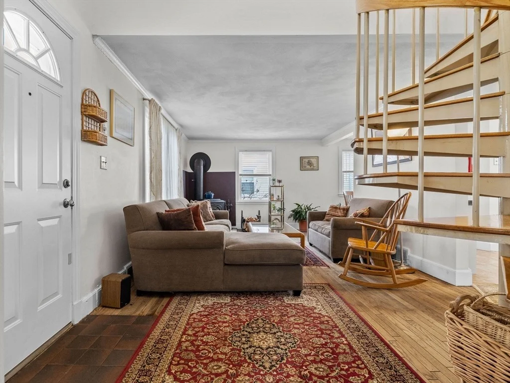 Photo of 6 Newcroft Cir