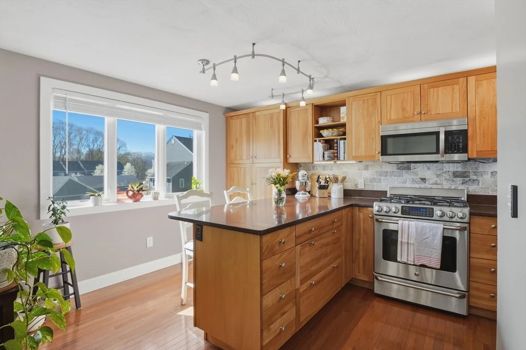 Photo of Unit 701 at 31 Blithewood Avenue
