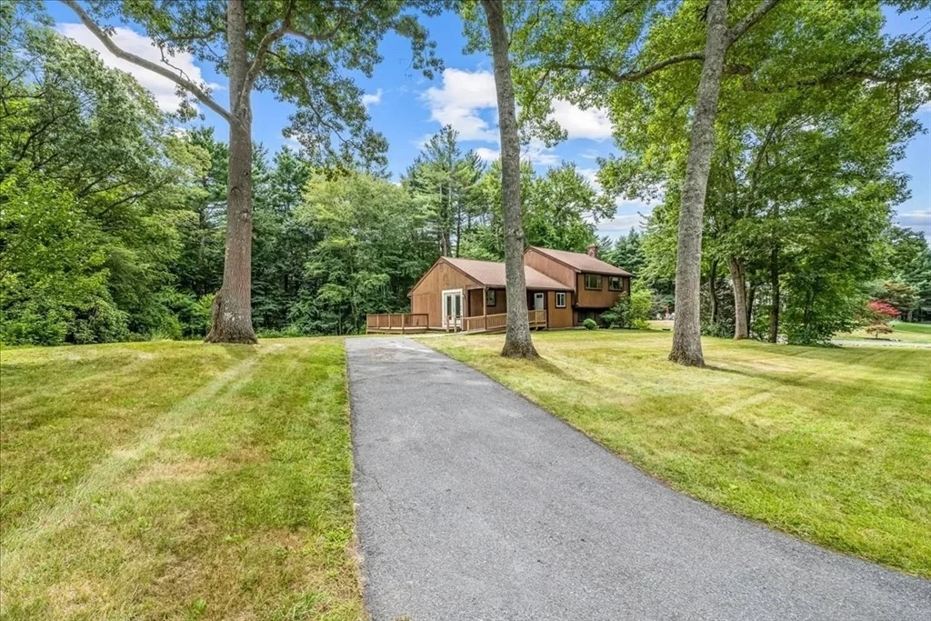 Photo of 110 Queens Brook Rd