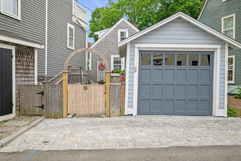 Photo of 31 Franklin St