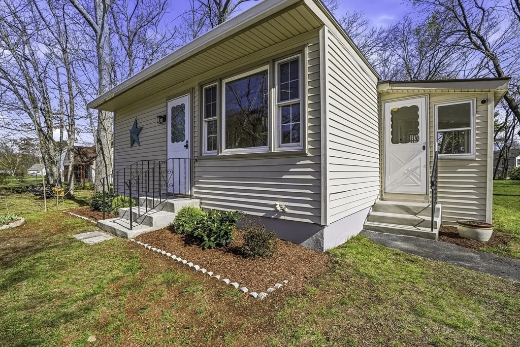 Photo of 71 Pickering Ave