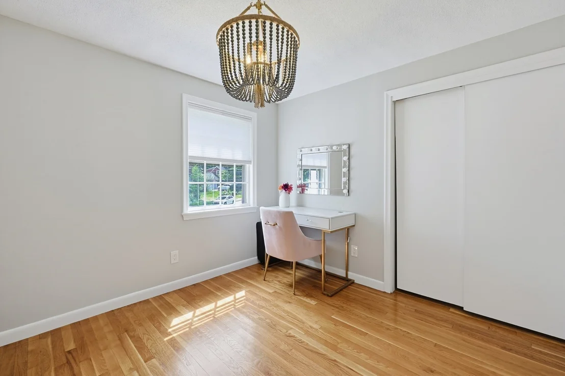 Photo of 10 Howe Circle