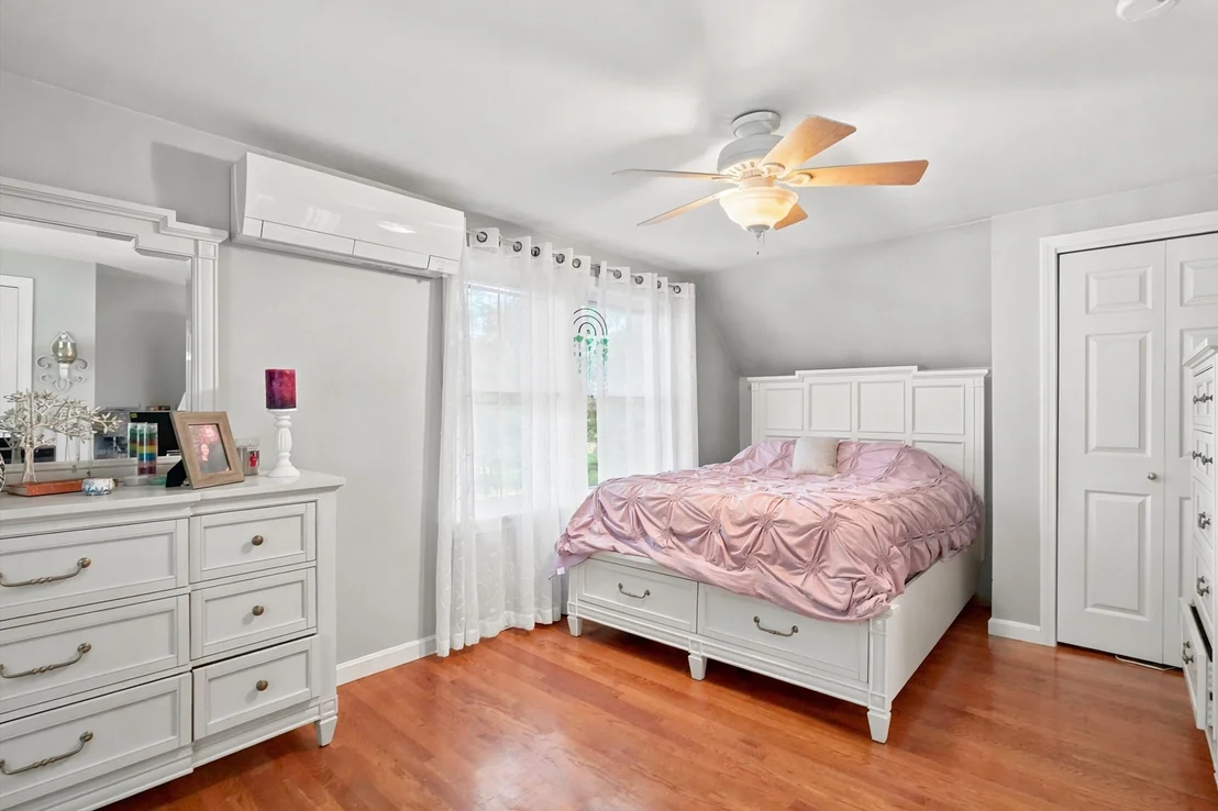 Photo of 900 Clark St