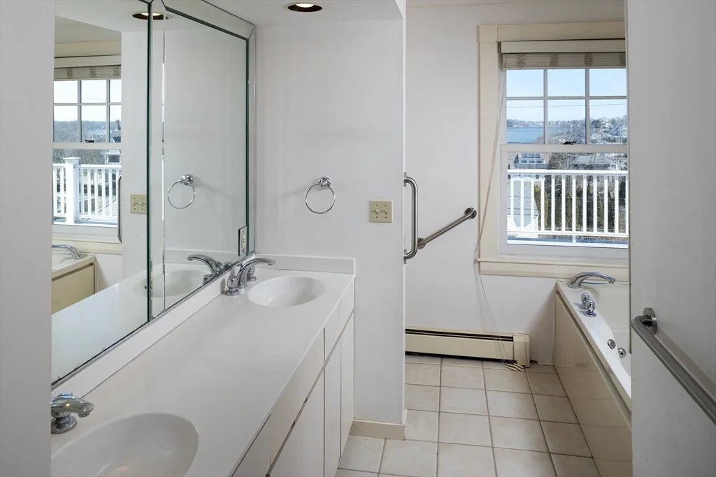 Photo of 4 Bay View Ave