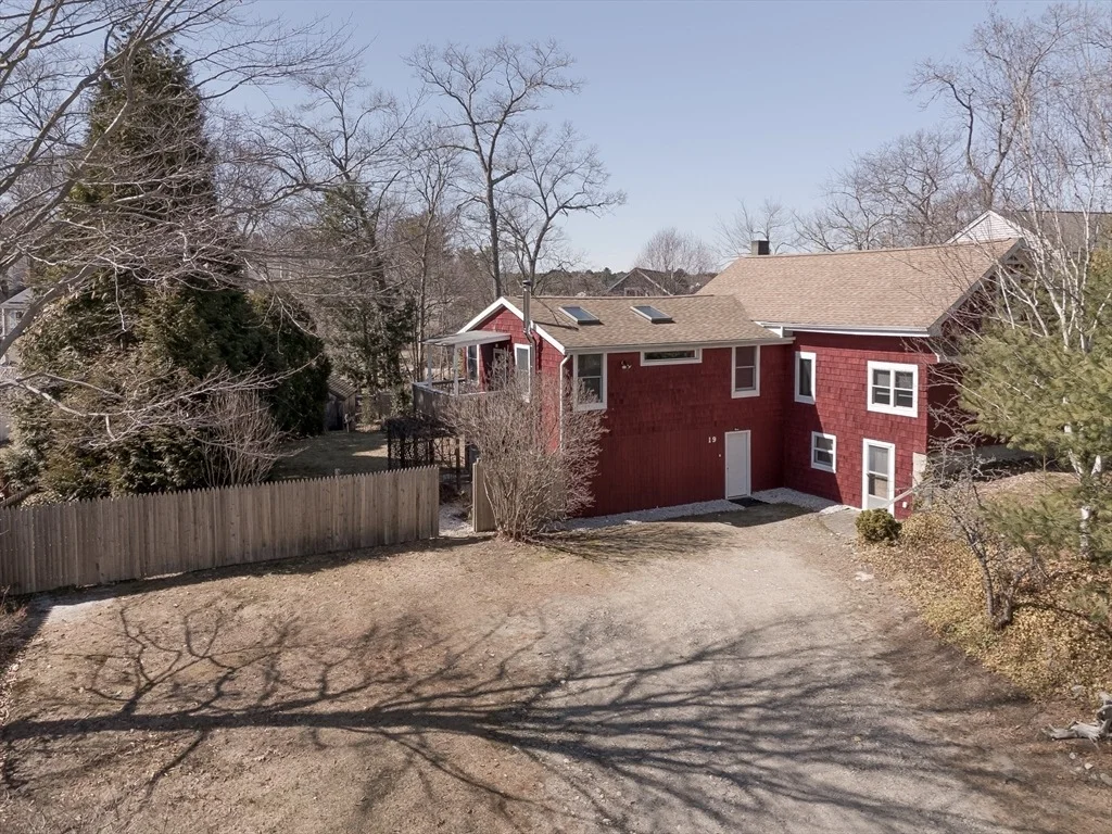 Photo of 19 Black Point Rd