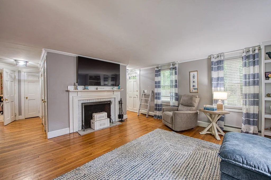 Photo of 30 Edgewood Ln
