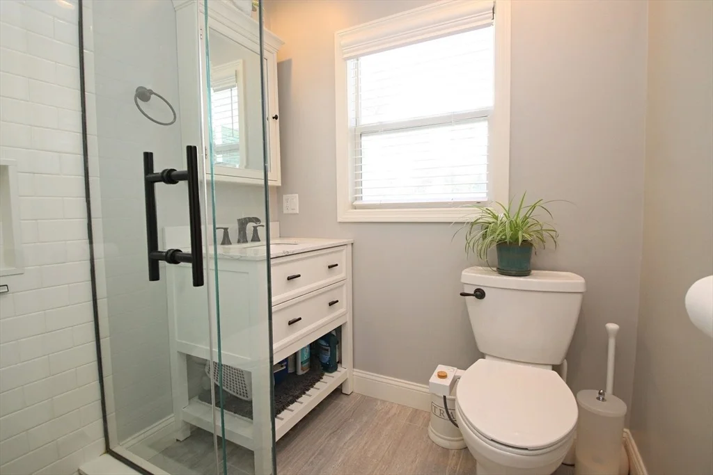 Photo of 27 Overlea Avenue
