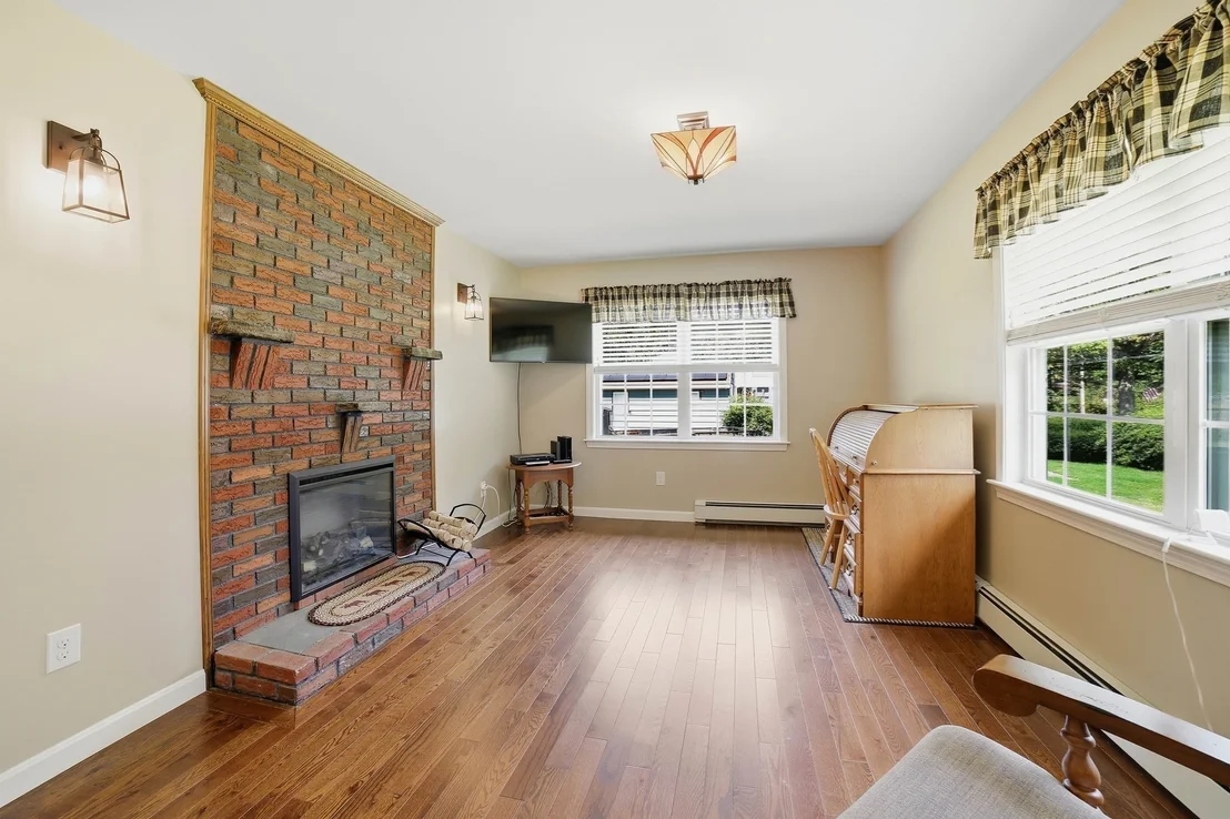 Photo of 425 River Road