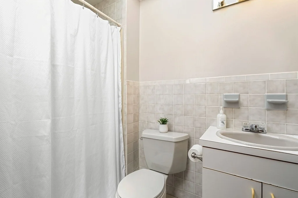 Photo of 26 Lawrence Ln