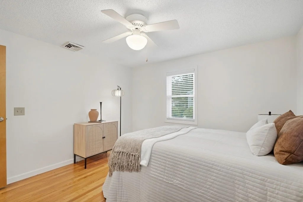 Photo of 221 Glenoak Dr