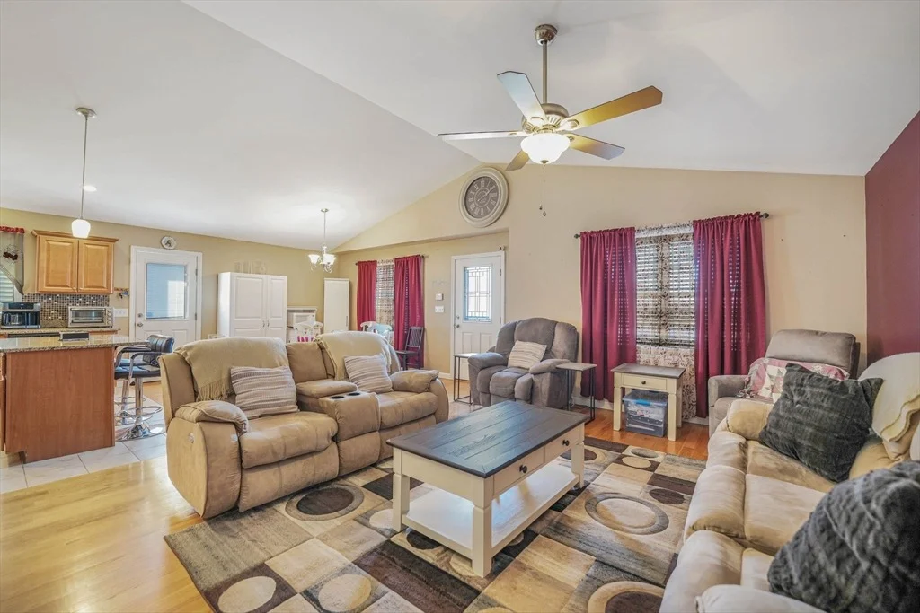 Photo of 33 Commonwealth Ave