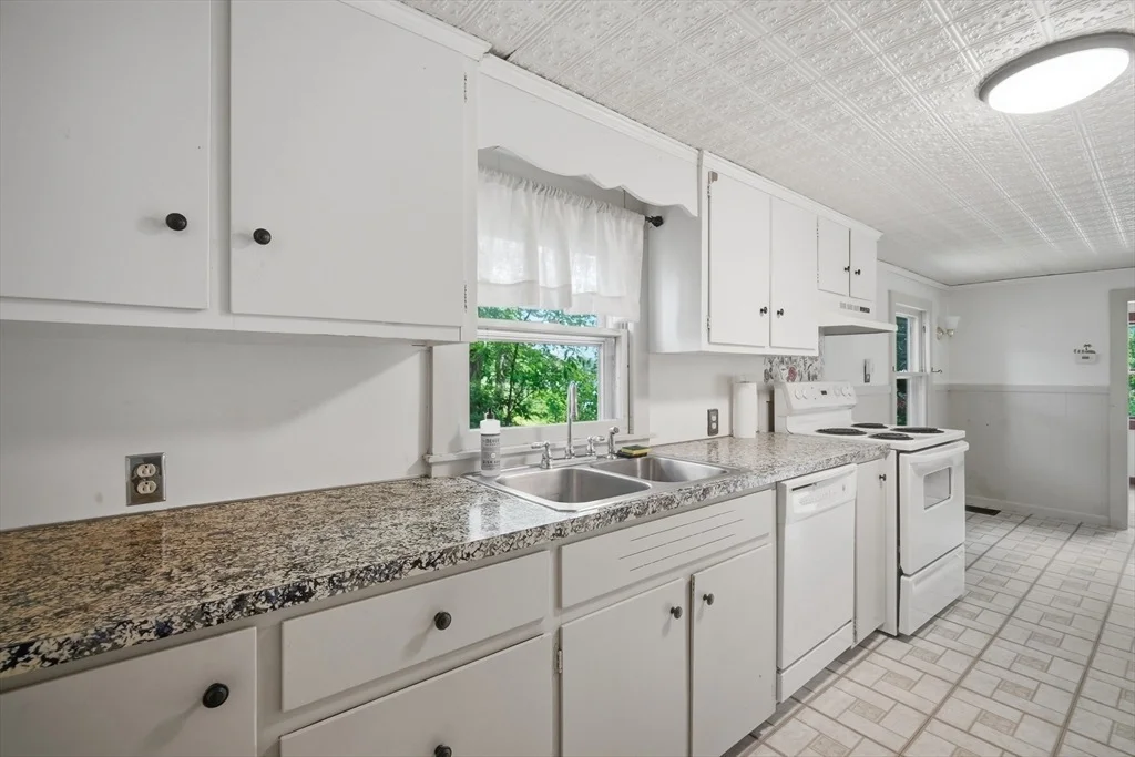 Photo of 28 Lake Dr