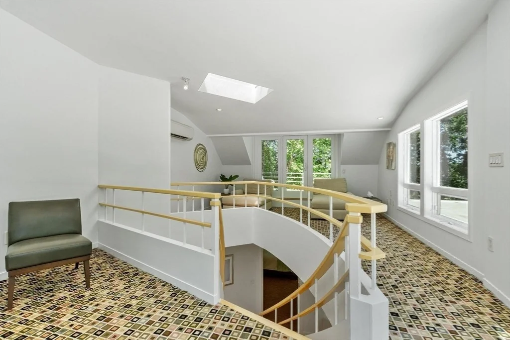 Photo of 389 River Rd