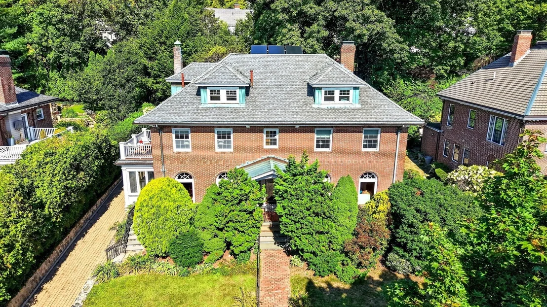 Photo of 127 Commonwealth Ave
