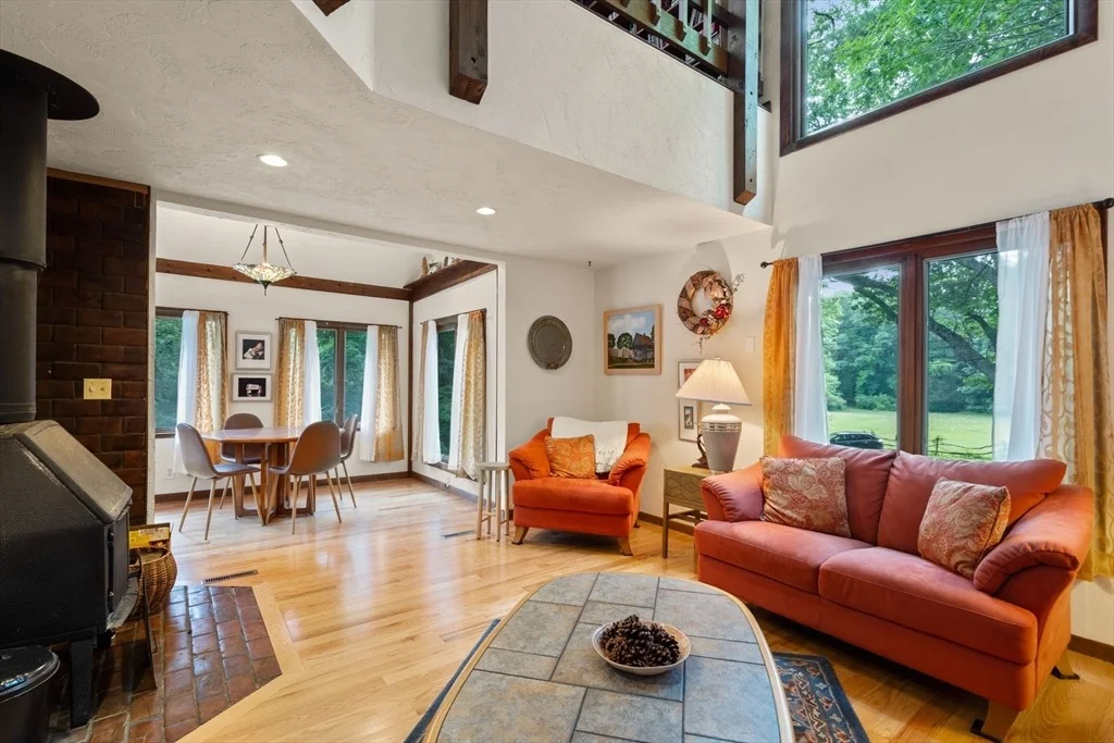 Photo of 7 Hilltop Ln
