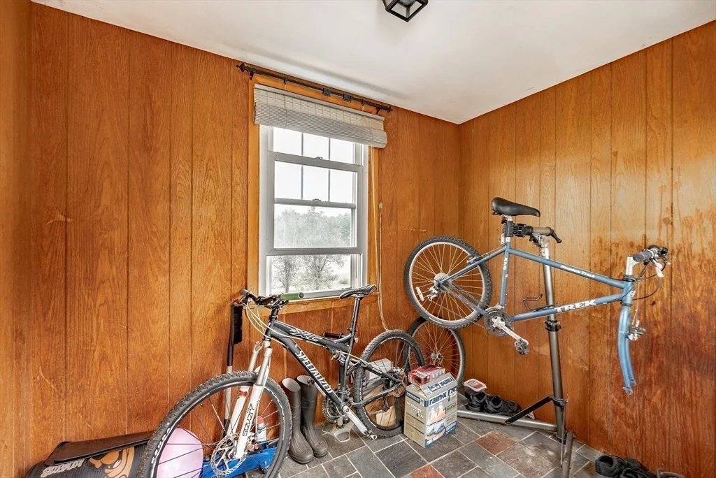 Photo of 187 Leyden Rd