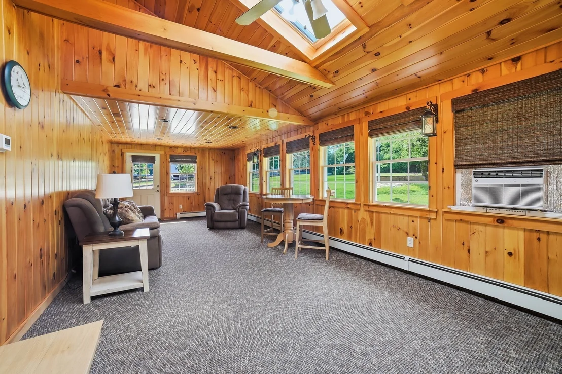 Photo of 425 River Road