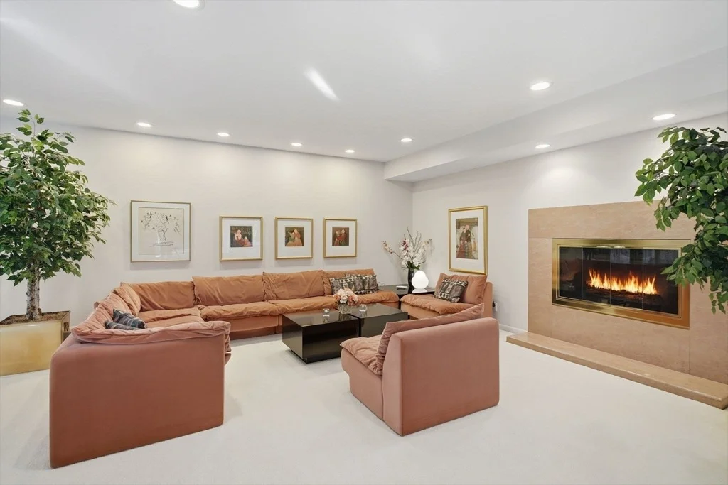 Photo of 182 Crestview Cir