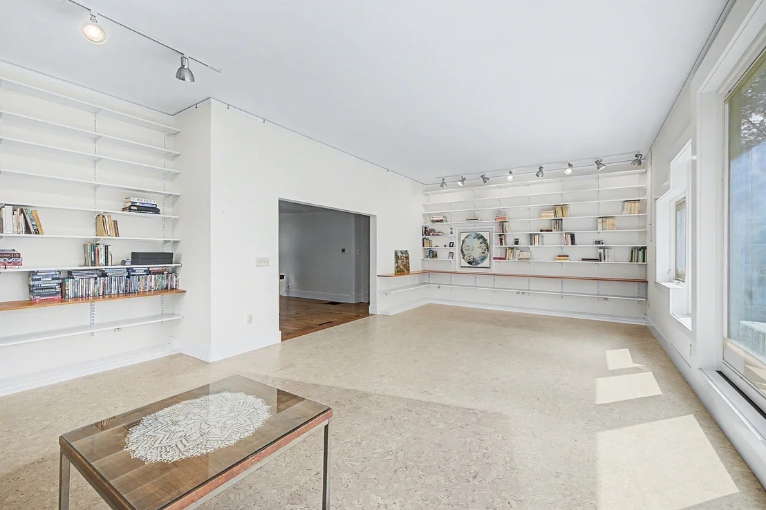 Photo of 293 Meadow Rd