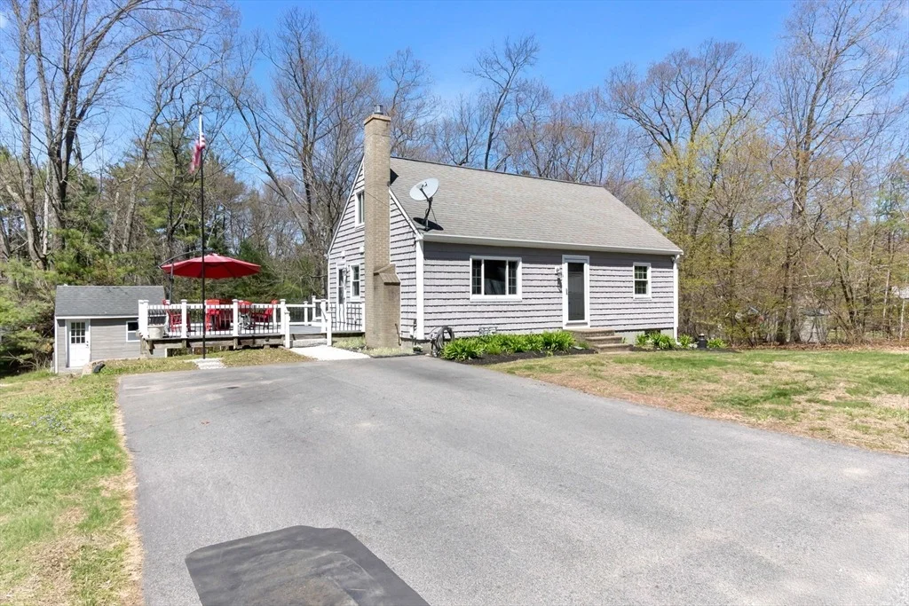 Photo of 6 Ashcroft Cir