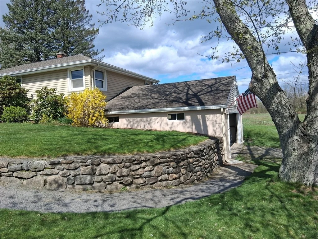 Photo of 43 Robin Rd