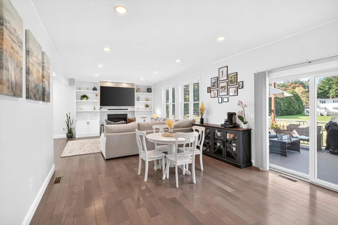 Photo of 537 Southwick Rd