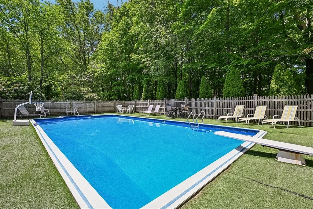 Photo of 6 Briarwood Dr