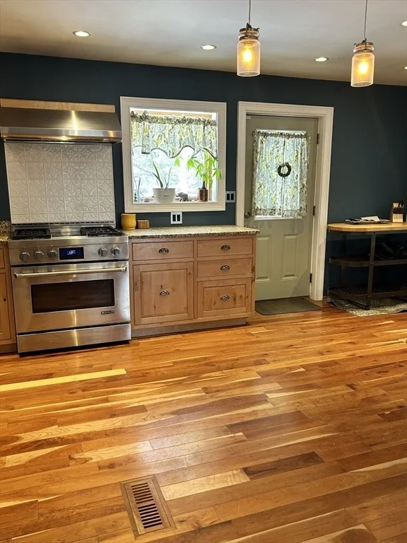 Photo of 552 Dwight Rd