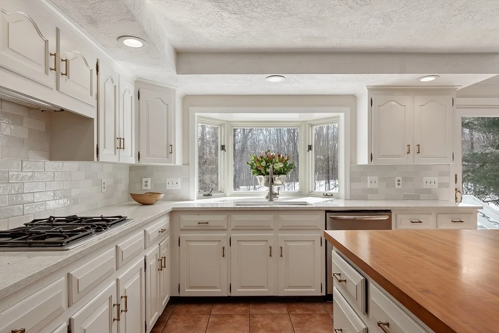 Photo of 7 Meadowbrook Cir