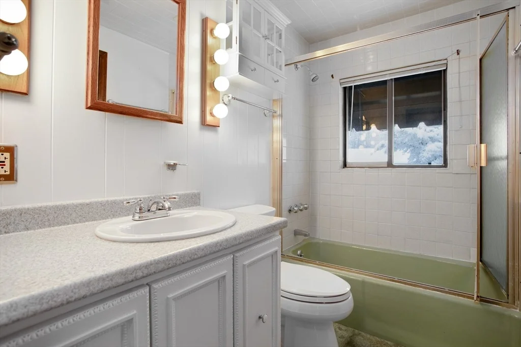 Photo of 6 Laurine Rd