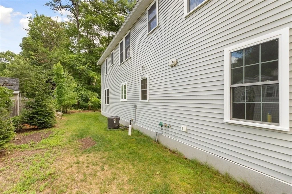 Photo of 1295 Main St
