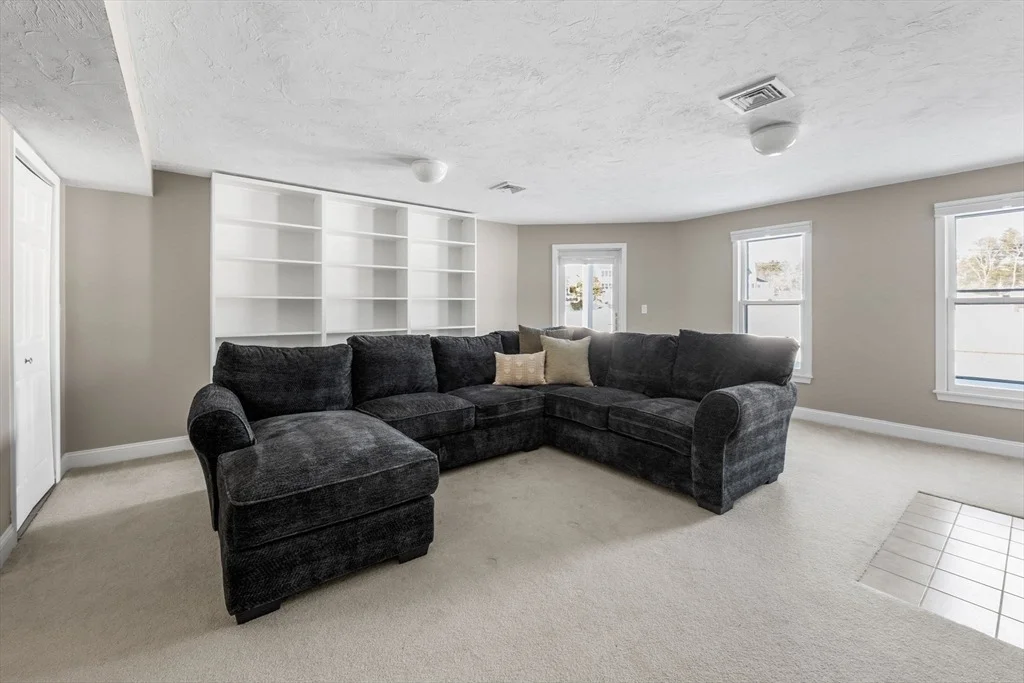 Photo of 13 Bay Pointe Dr Ext