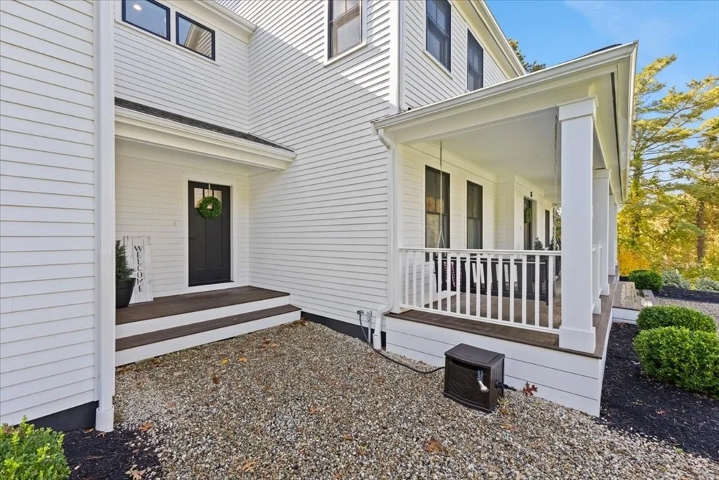 Photo of 18 Quaker Ln