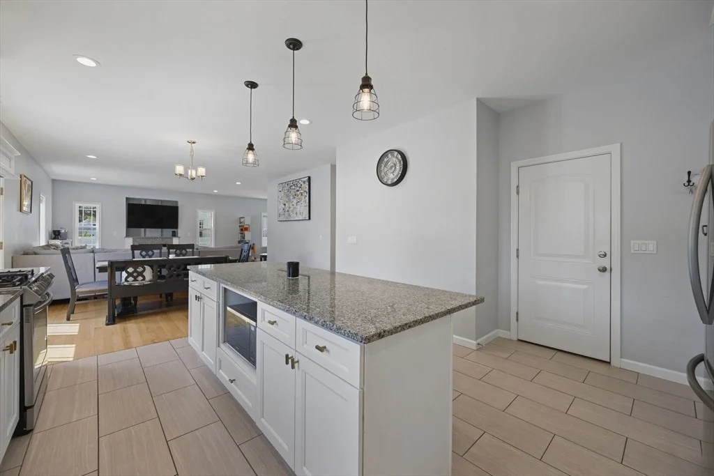 Photo of 51 Elaine Cir