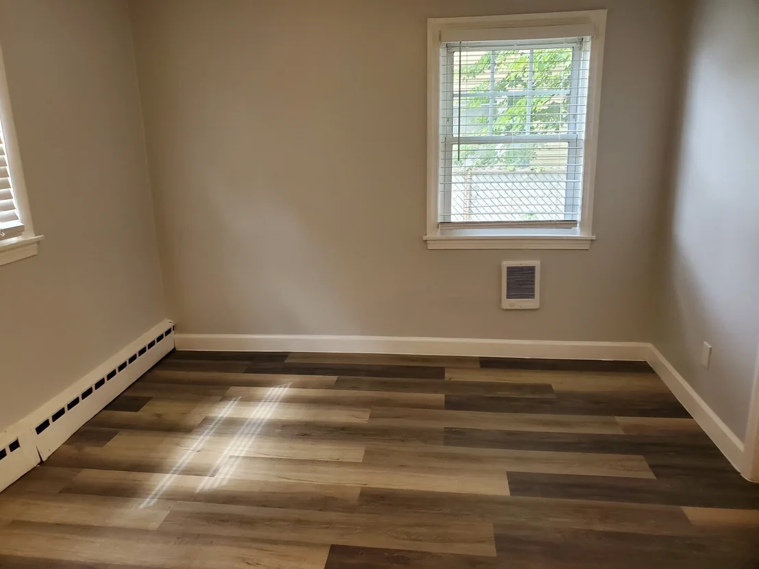 Photo of 725 Bay St