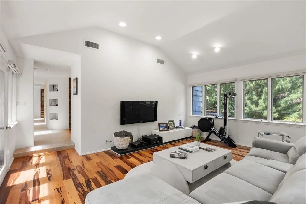 Photo of 169 Hickory Rd