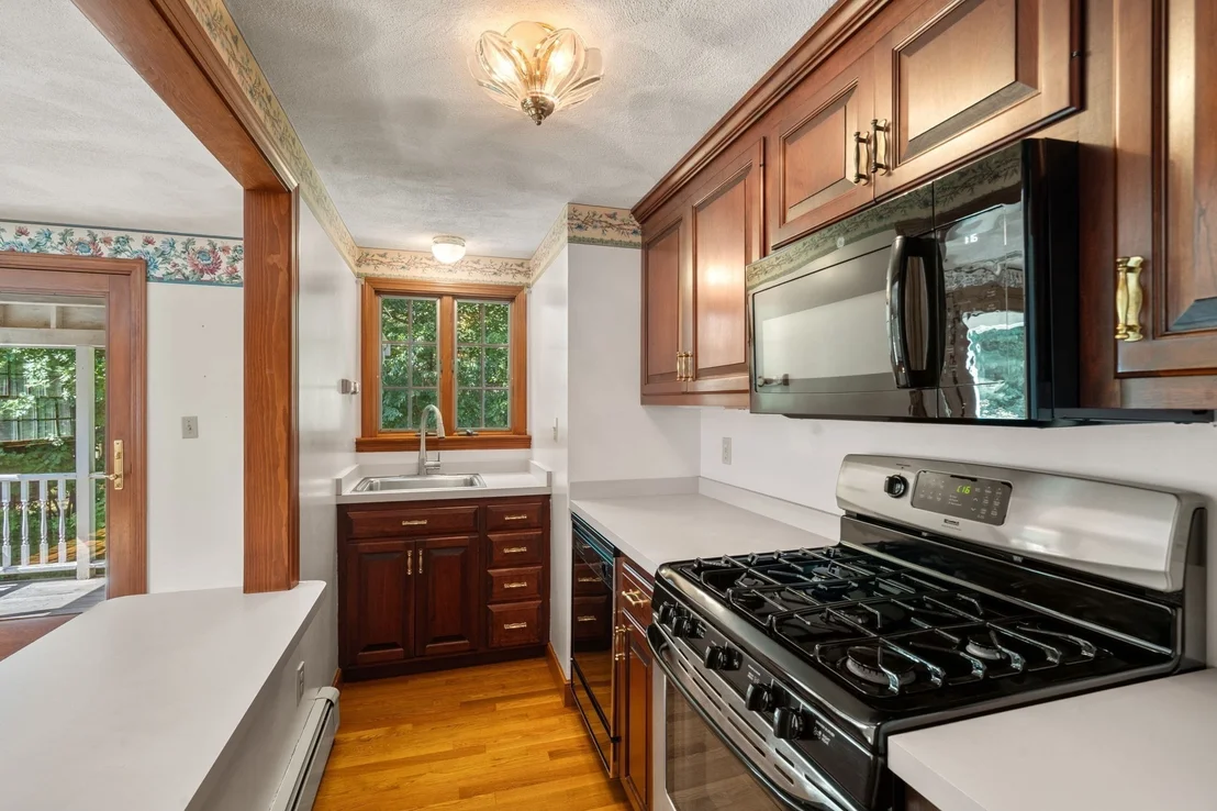 Photo of 681 High Street