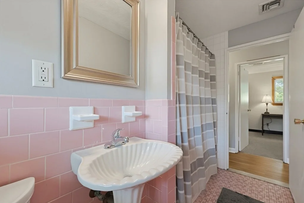 Photo of 212 Beacon St