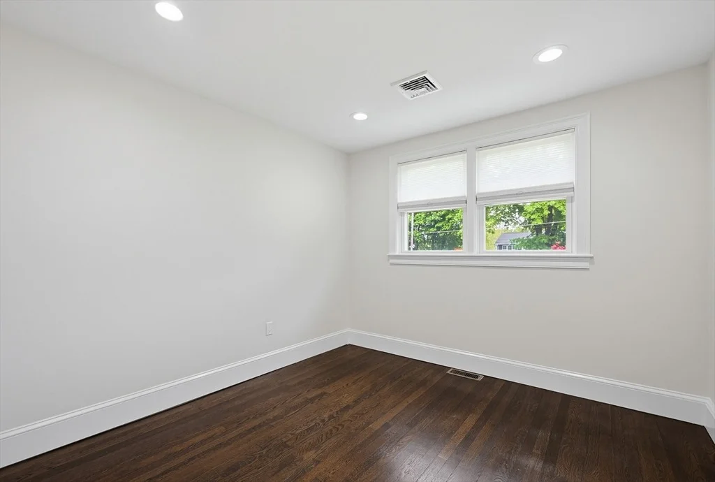 Photo of 20 Mulhall Dr