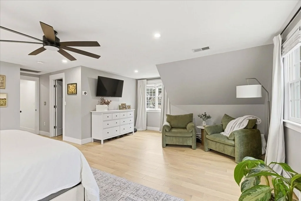 Photo of 2 Commons Dr